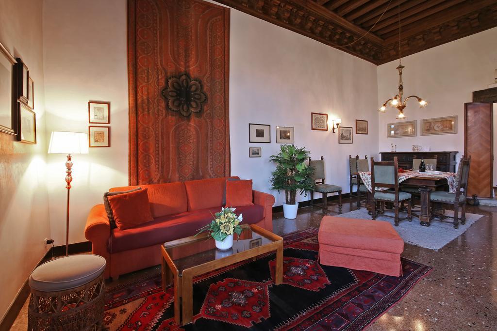 Appartamenti Inside Palazzo Foscarini Venedig Exterior foto