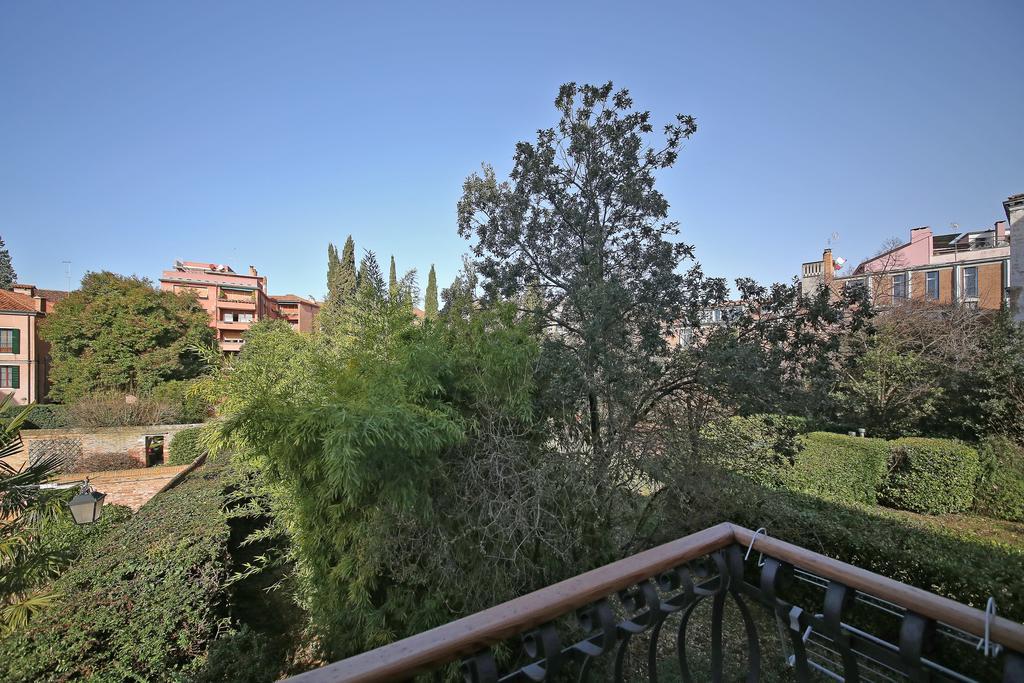 Appartamenti Inside Palazzo Foscarini Venedig Exterior foto