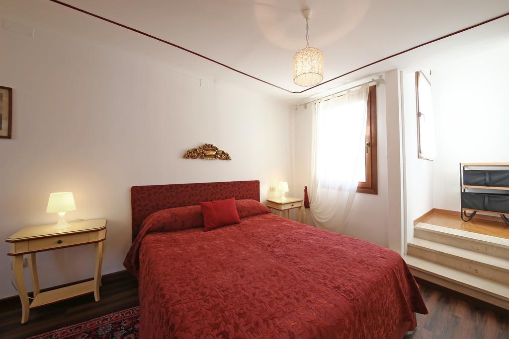 Appartamenti Inside Palazzo Foscarini Venedig Exterior foto