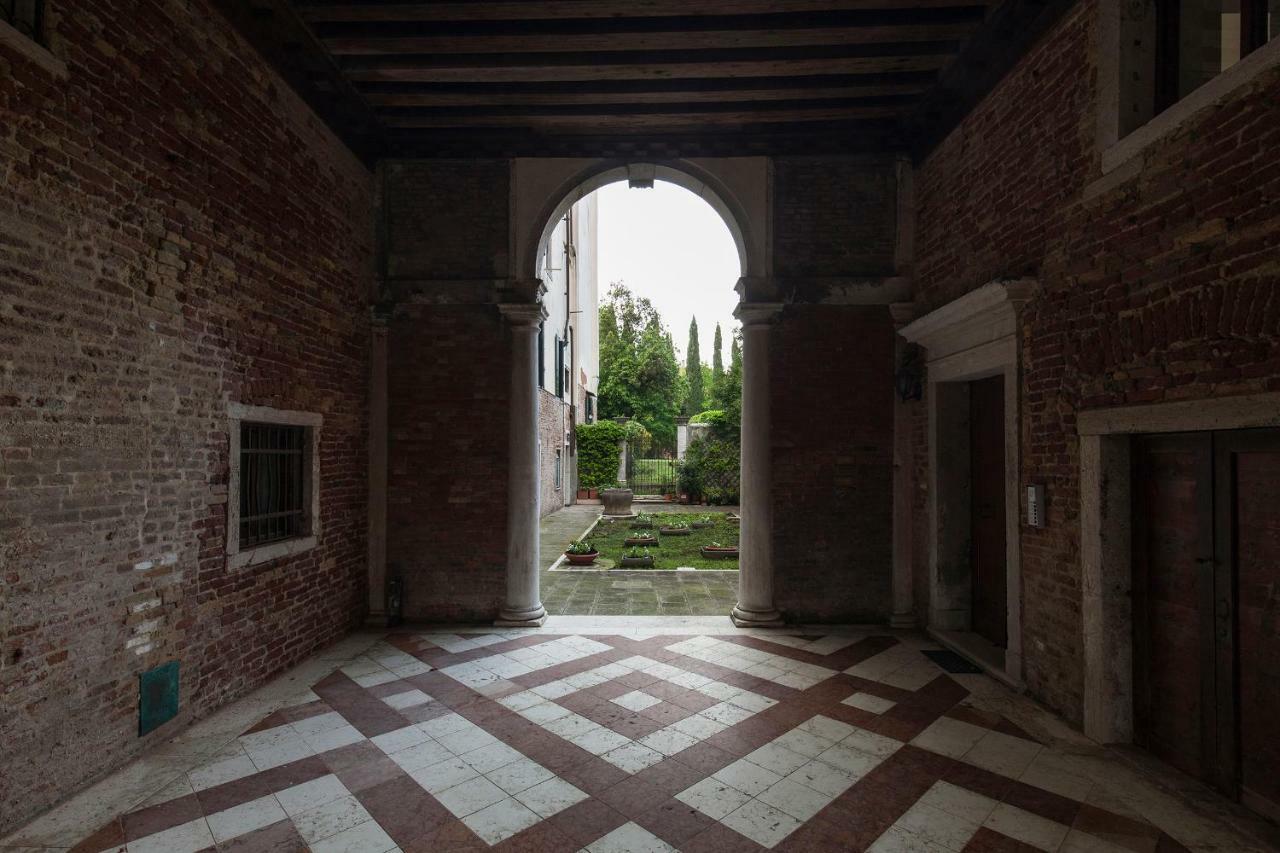 Appartamenti Inside Palazzo Foscarini Venedig Exterior foto